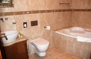 Hotel z�mek Berchtold pod drobnohledem