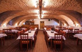 Restaurace Pod Klenbou v hotelu Pod sluncem